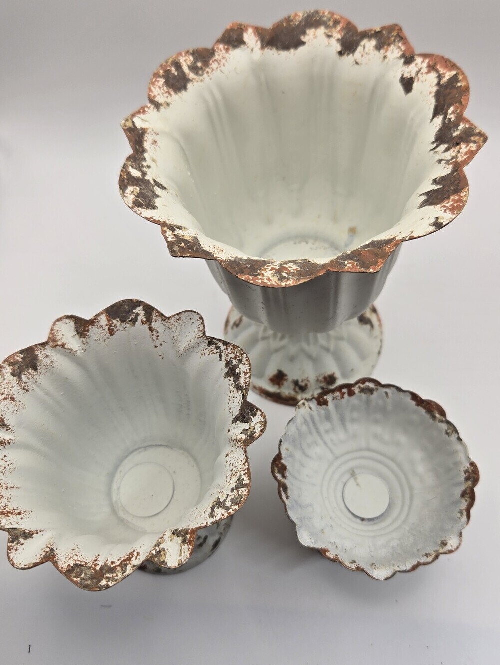 Set Of 3 Nesting Mini Planters Rustic Metal Scalloped Edges Home Decor - Picture 9 of 9